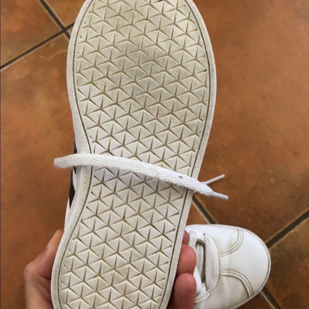 Like new Adidas Shoes for boys or girls / unisex - Picture 2 of 2